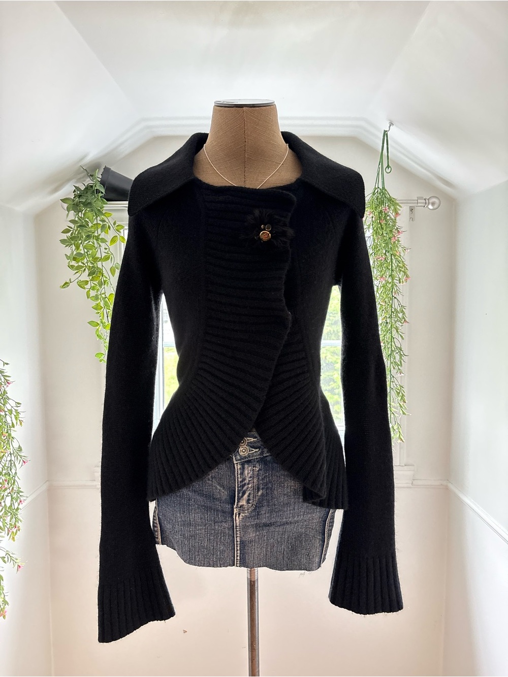 Black Vintage Knit Women's Cardigan with Collar